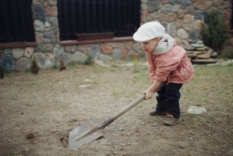 Песочница своими руками. Как строить: крытую или открытую? 56 фото идей разных вариантов